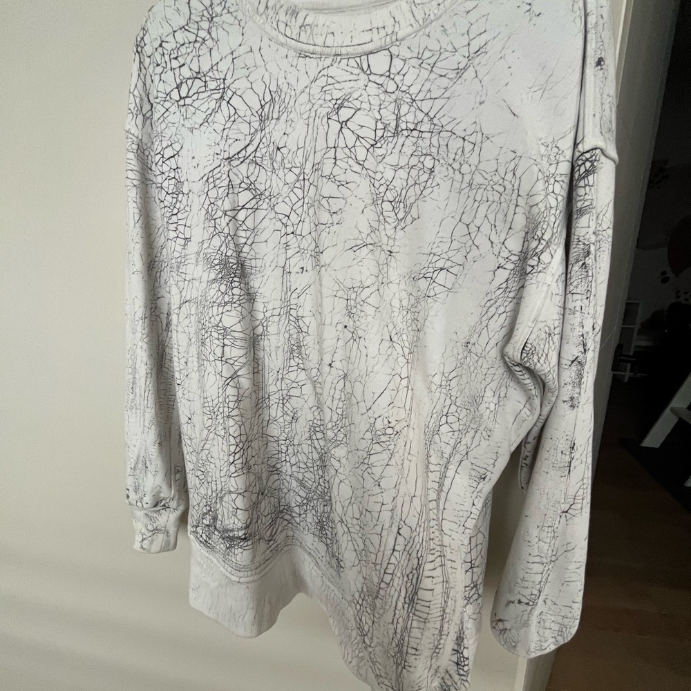 White and Black Crackle Pattern Sweatshirt
